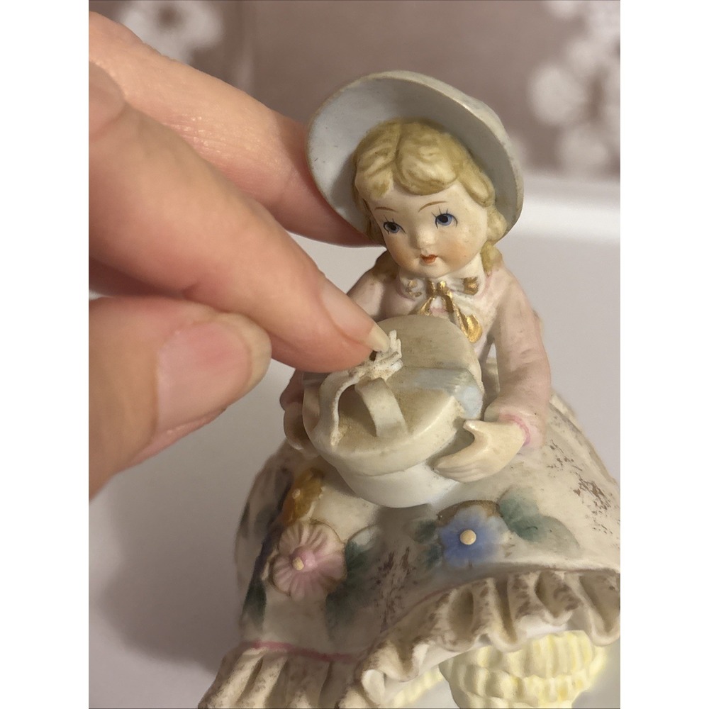 Lefton "Bloomer Girl" porcelain figurine, model KW2322, ruffled skirt design. - Picture 7 of 7